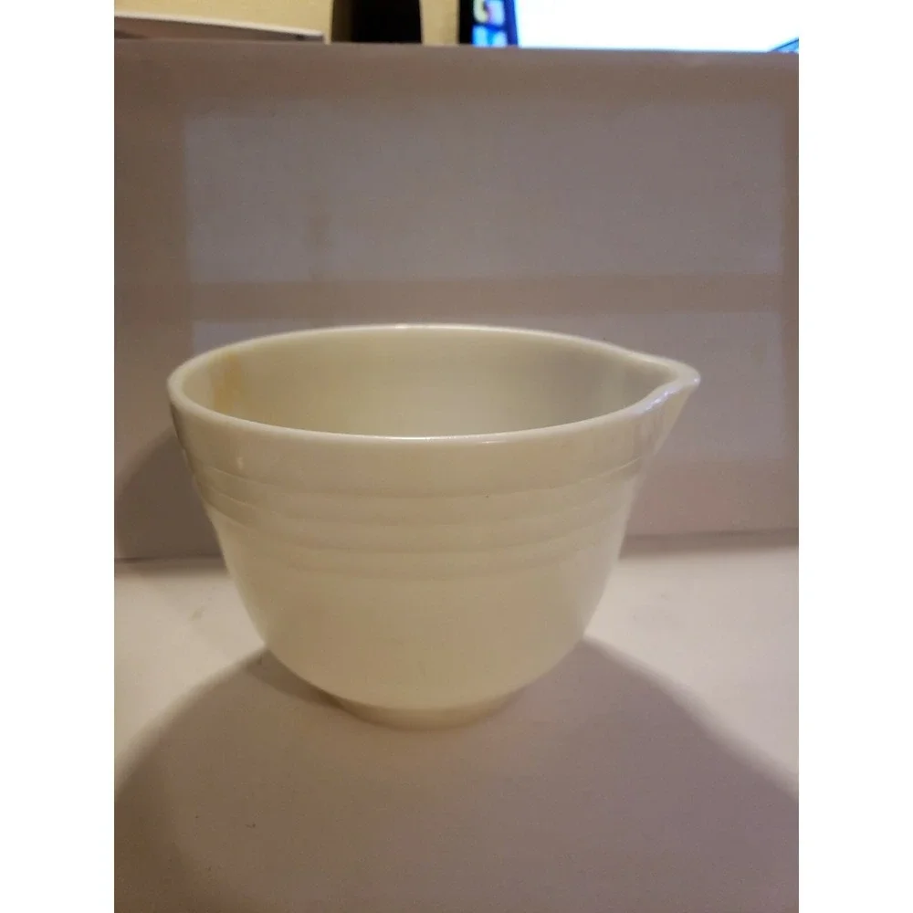 Vintage Pyrex Hamilton Beach Milk Glass‎ Mixing Bowl White Pouring Spout C-7